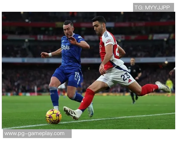 英超焦点战巴萨逆转皇马乌龙球引发争议判罚全场沸腾